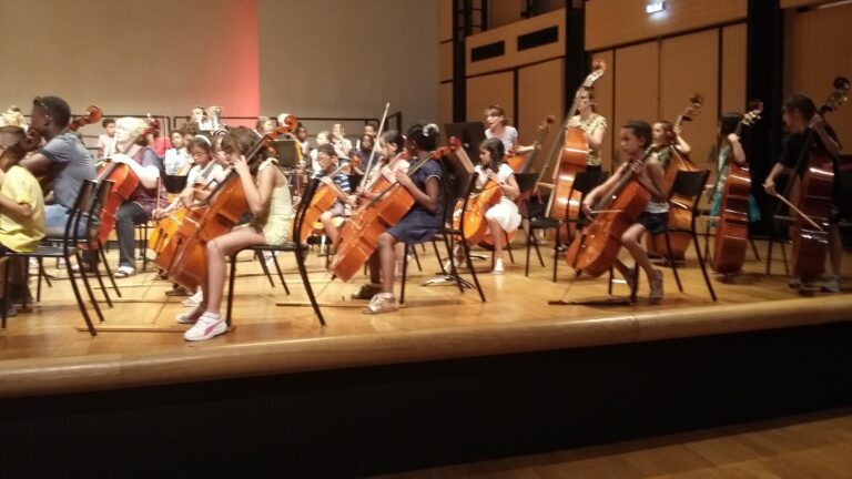 DEMOS, OU LES PETITS MIRACLES DE LA PHILHARMONIE