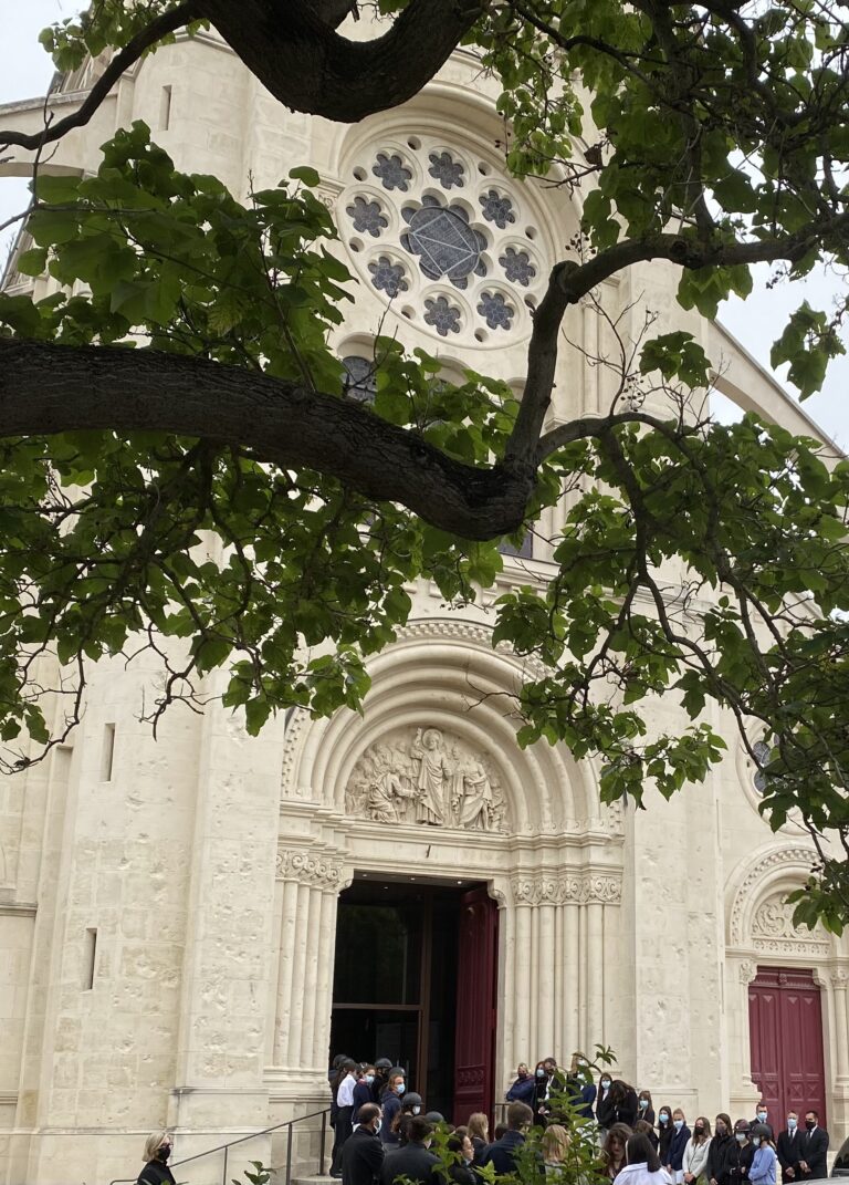 COLLÉGIEN TUÉ  À REIMS : LES OBSÈQUES ONT RASSEMBLÉ DE NOMBREUX ÉLÈVES