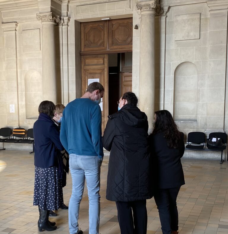 LE JOUR OÙ MON PÈRE A POIGNARDÉ MA MÈRE… 