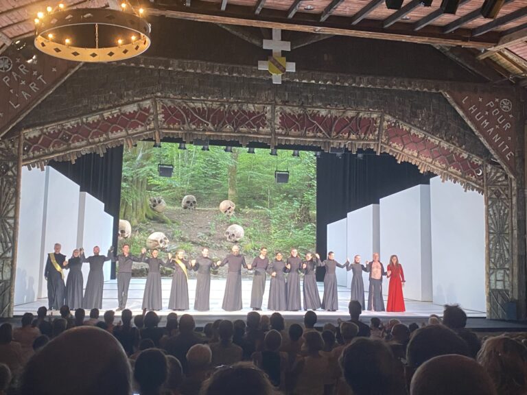 LE THÉÂTRE DU PEUPLE DE BUSSANG DONNE HAMLET, PASSIONNÉMENT