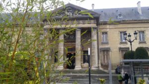 SÉDUCTION PERVERSE D’ÉLÈVES MINEURES, AGRESSION SEXUELLE ET CORRUPTION : LE PROF DU LYCÉE RÉMOIS RESTE LIBRE